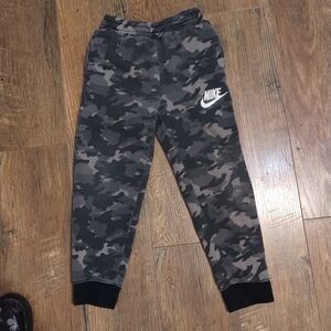 Nike boys camo pants